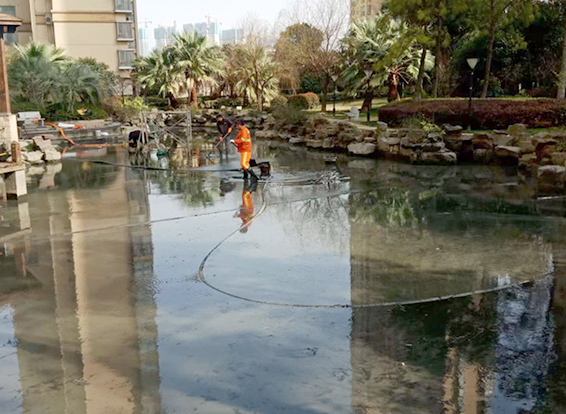 雨花景观池淤泥清理